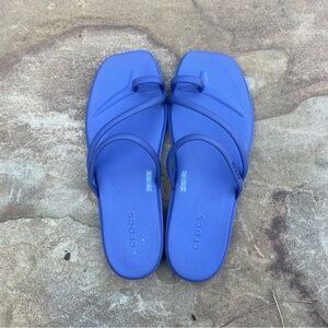 CROCS Women's Bold Blue Toe Loop Sandals